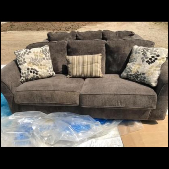 Brand new couch for sale - Picture 2 of 3